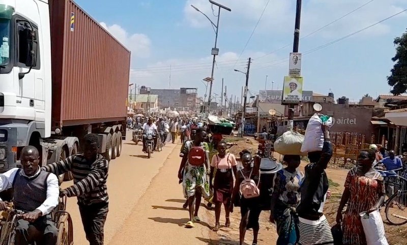 "Ugandans Flock to Kenya's Markets for Holiday Shopping"