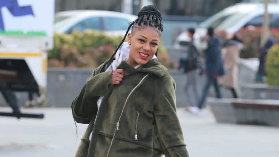 "Singer Anita Defends Clean Lifestyle with Mineral Water Claim"